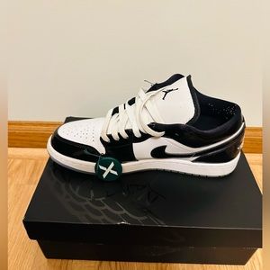 Air Jordan 1 Low se white/black size 9.5